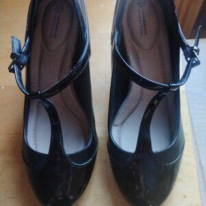 Giani Bernini Black Patent T-Strap Heels Size 7W